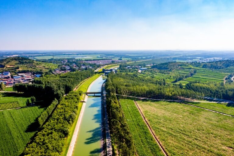 சீனாவின் தெற்கிலிருந்து வடக்கிற்கு நீரை மடைமாற்றம் செய்யும் திட்டப்பணி