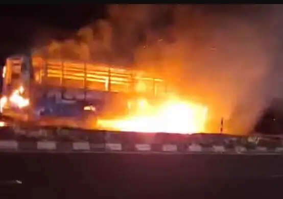 தூத்துக்குடியில் திக் திக் நிமிடங்கள்! தீப்பற்றிய அரசு பஸ்: பயணிகள் 60 பேர் உயிர் தப்பினர்..!