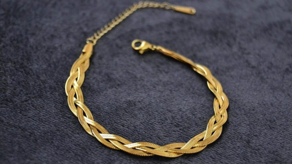 இறங்கு முகத்தில் தங்கத்தின் விலை; சவரன் விலை என்ன?  