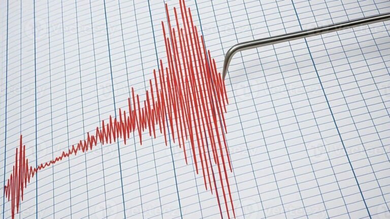 ஈரானில் 4.3 ரிக்டர் அளவில் நிலநடுக்கம்: அணுசக்தி மையங்கள் மீது தாக்குதல் நடத்தப்பட்டதா?  
