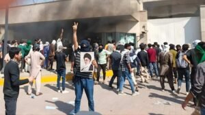 கராச்சியில் அமெரிக்கத் தூதரகம் தாக்குதல்: பாகிஸ்தான் துப்பாக்கிச் சூட்டில் 8 பேர் பலி  