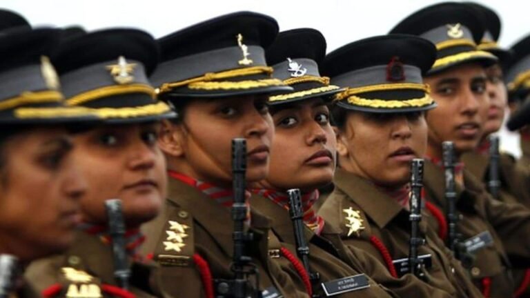 பெண் ராணுவ அதிகாரிகளுக்கு நிரந்தரப் பணி நியமனம் வழங்க உச்ச நீதிமன்றம் ஆணை  