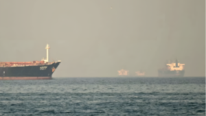 ஹார்முஸ் ஜலசந்தியை மூடவில்லை என்கிறார் ஈரான் துணை வெளியுறவு அமைச்சர்  