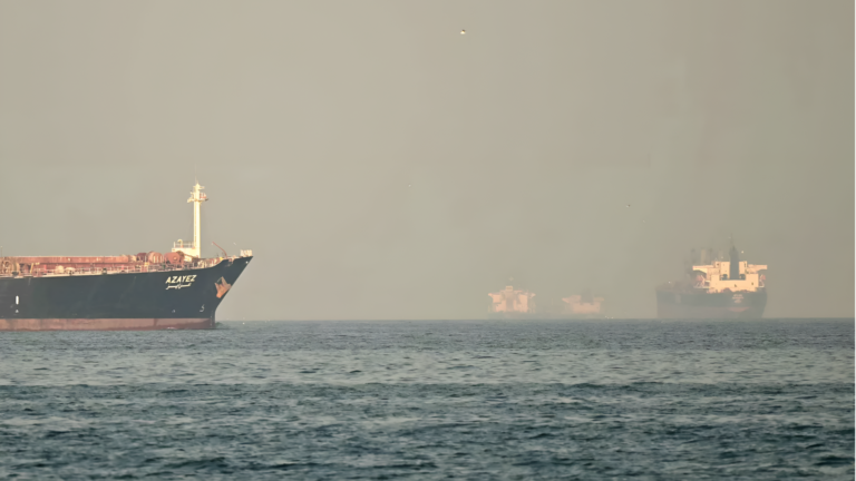 ஹார்முஸ் ஜலசந்தியை மூடவில்லை என்கிறார் ஈரான் துணை வெளியுறவு அமைச்சர்  