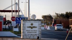 சைப்ரஸ் தளம் மீது தாக்குதல்: ‘நாங்கள் போரில் ஈடுபடவில்லை’ என பிரிட்டன் விளக்கம்  