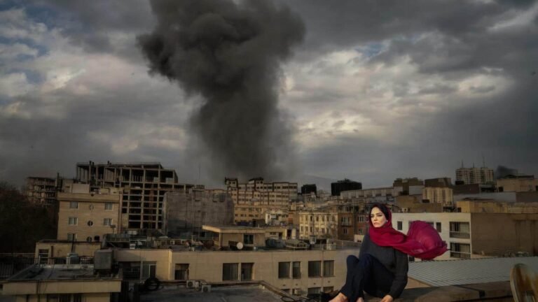 அமெரிக்கப் படைகள் தங்கியுள்ள வளைகுடா ஹோட்டல்கள் குறிவைக்கப்படும் என ஈரான் எச்சரிக்கை  