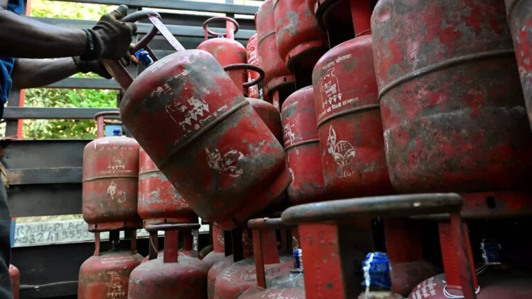 PNG வசதி உள்ள வீடுகளில் LPG கட்: மத்திய அரசு அதிரடி உத்தரவு  