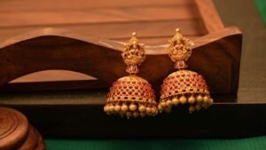 தொடர்ந்து குறையும் தங்கம் விலை; சவரன் விலை என்ன?  