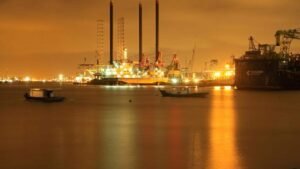 ஈரான் எண்ணெய் மீதான தடையை தற்காலிகமாக நீக்கிய அமெரிக்கா: எaண்ணெய் விலை குறையுமா?  