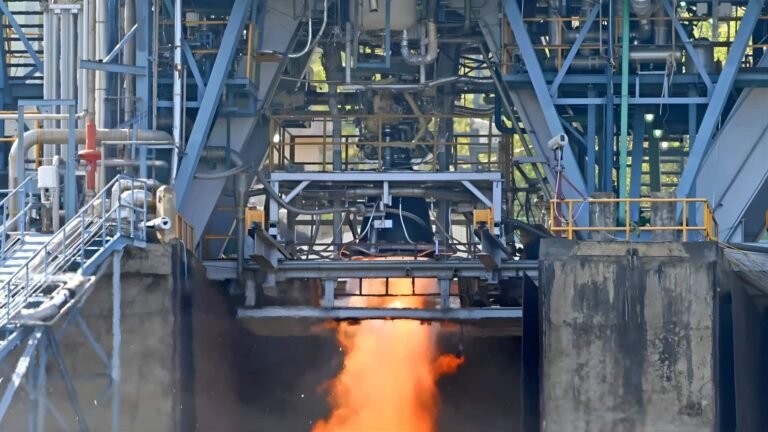 இஸ்ரோவின் மெகா சாதனை: இந்தியாவின் சக்திவாய்ந்த CE20 என்ஜின் சோதனை வெற்றி  