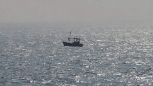 இலங்கை கடற்பரப்பில் மற்றுமொரு ஈரான் கப்பல்: மாலுமிகளைக் காக்க இலங்கை அரசு தீவிரம்  