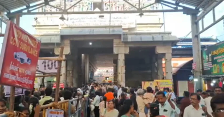 திருநள்ளாறு ஸ்ரீதர்ப்பாரண்யேஸ்வரர் ஆலயத்தில் குவிந்த பக்தர்கள்!