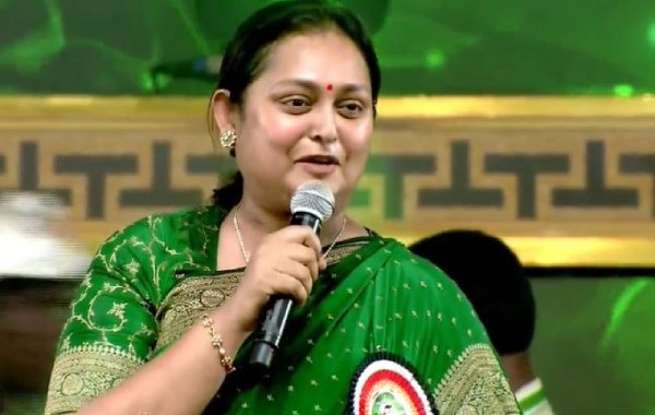 ஜெயலலிதாவின் பொற்காலம் மீண்டும் வரணும்.. துரோகிகளுக்கு தக்க பதிலடி.. மேடையில் அனல் பறக்கப் பேசிய நடிகை விந்தியா..!! 