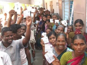 1 மணி நிலவரம்: 56.81% வாக்குகள் பதிவு – தெறிக்கும் தமிழ்நாடு…. 3.25 கோடி மக்கள் ஓட்டுப் போட்டு மாஸ் காட்டியிருக்காங்க….!! 