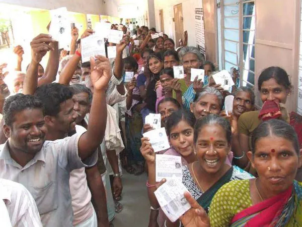 1 மணி நிலவரம்: 56.81% வாக்குகள் பதிவு – தெறிக்கும் தமிழ்நாடு…. 3.25 கோடி மக்கள் ஓட்டுப் போட்டு மாஸ் காட்டியிருக்காங்க….!! 
