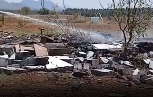 தமிழகத்தில் மீண்டும் பயங்கரம்..! பட்டாசு ஆலை வெடி விபத்தில் 2 பேர் சிதறி பலி…