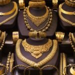 தங்கம் விலை இன்று ஒரே நாளில் சவரனுக்கு ரூ.1600 சரிவு… வெள்ளி விலை ரூ.5000 குறைந்தது..!! 