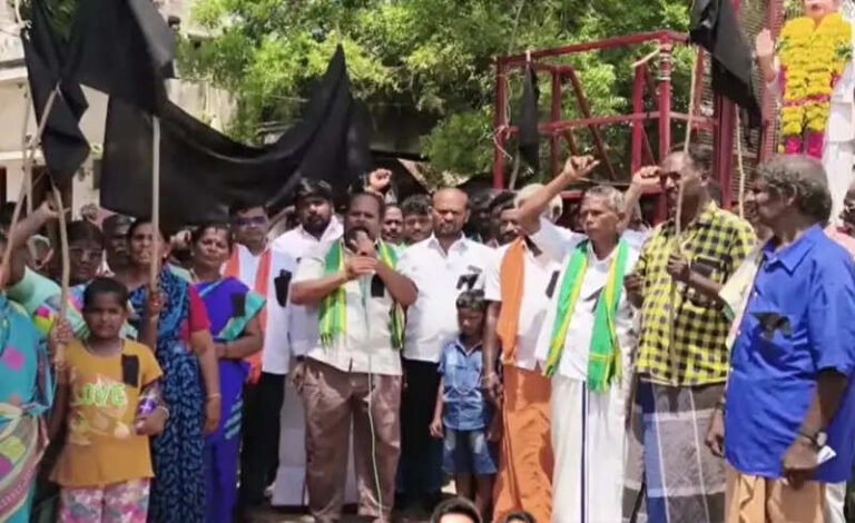 `ஜனநாயகன்’ படத்திற்கு எதிராக கருப்பு கொடி – போராட்டத்தில் இறங்கிய கிராம மக்கள்