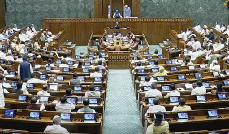 251 பேர் ஆதரவு… நாடாளுமன்றத்தில் தொகுதிமறு வரையறை உட்பட 3 மசோதாக்கள் தாக்கல்….!! 