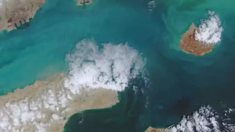 மீண்டும் ஹார்முஸ் நீரிணையை மூடிய ஈரான்! காரணம் என்ன?