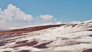 இமயமலையில் பனிப்பொழிவு வரலாறு காணாத சரிவு: 2 கோடி மக்களின் குடிநீருக்கு ஆபத்தா?  