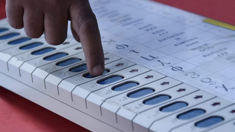 தமிழக தேர்தல்: 9 மணிக்கே 17.69% வாக்குப்பதிவு! 2021-ஐ விட இம்முறை அதிகமா?  