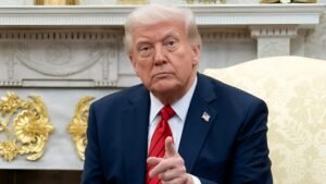 விமானப்படை வீரர்கள் மீட்கப்பட்டபோது பொறுமையின்மை காரணமாக கட்டுப்பாட்டு அறையிலிருந்து டிரம்ப் வெளியேற்றப்பட்டார்  