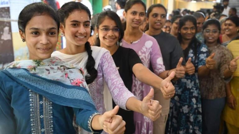 வரலாற்று சாதனை! 2021-ன் வாழ்நாள் சாதனையை முறியடித்த தமிழகம்: 5 மணிக்கே 82.24% வாக்குப்பதிவு!  