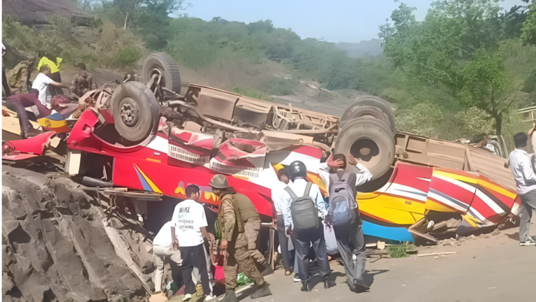 ஜம்மு காஷ்மீரில் பயங்கர விபத்து: உதம்பூரில் பேருந்து கவிழ்ந்து 15 பேர் பலி  