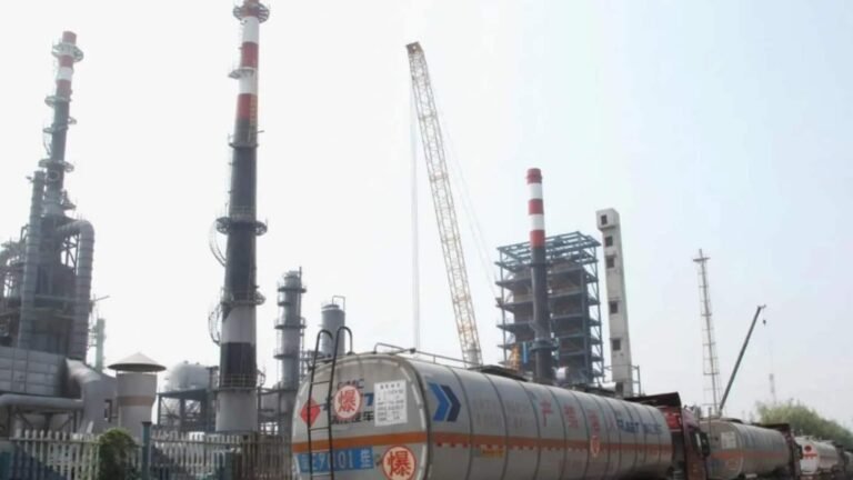 சீன சுத்திகரிப்பு நிறுவனம் மற்றும் 40 கப்பல்கள் மீது அமெரிக்கா பொருளாதாரத் தடை  