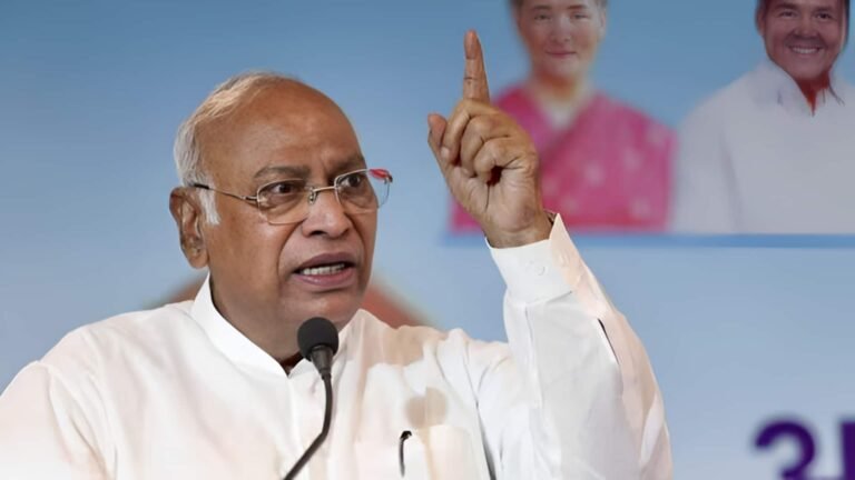 தமிழக தேர்தல்: பிரதமர் மோடியை பயங்கரவாதி என கடுமையாக விமர்சித்த மல்லிகார்ஜுன கார்கே  