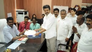 திருச்சி கிழக்குத் தொகுதியில் விஜய் வேட்புமனு தாக்கல்  