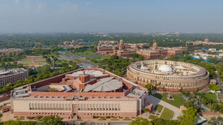 தொகுதி மறுவரையறை வரலாறு: தமிழ்நாட்டின் நாடாளுமன்ற இடங்கள் 41லிருந்து 39ஆக மாறியது எப்படி?  