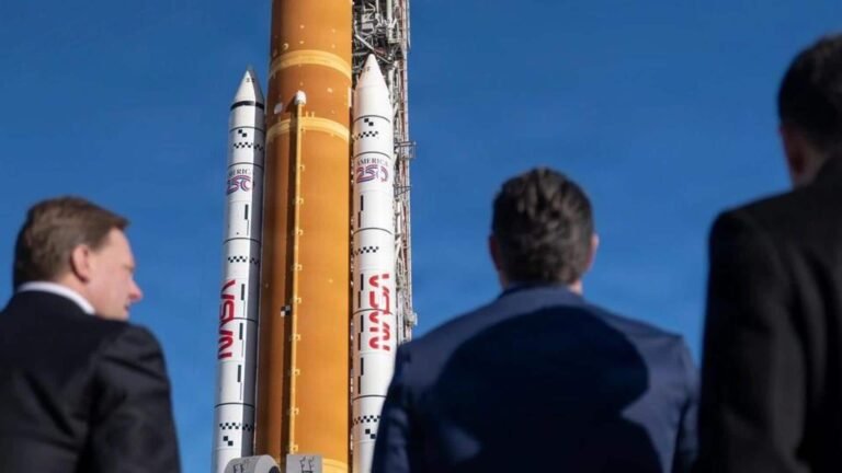 ஆர்டெமிஸ் II நிலவுத் திட்டச் செலவு Rs.3.72 லட்சம் கோடி: யார் ஸ்பான்சர்?  