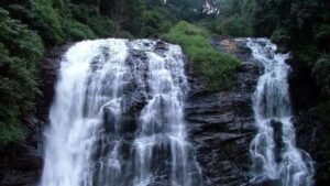 நாளை தமிழகத்தில் சுற்றுலா தலங்கள் மூடல்! தேர்தல் விடுமுறையில் ஊட்டி, கொடைக்கானல் செல்லத் தடை!  