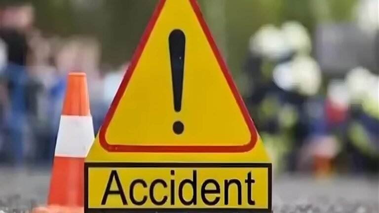 பீகாரில் கோரம்: பேருந்து – பிக்கப் வாகனம் மோதி 13 பேர் பலி  