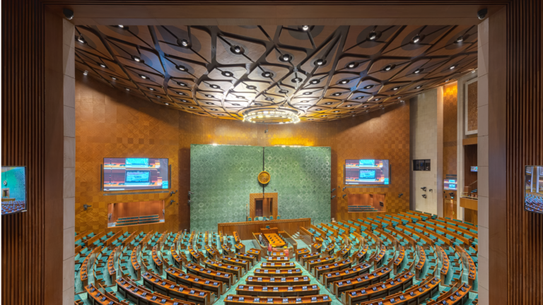 இன்று கூடுகிறது சிறப்பு நாடாளுமன்ற கூட்டம்: 3 முக்கிய மசோதாக்கள் தாக்கல்  