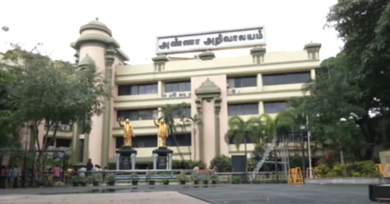 திமுக வார் ரூமில் ஓய்வு பெற்ற காவல்துறை உயரதிகாரிகள்!