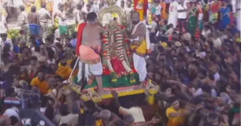 மதுரை மீனாட்சி – சுந்தரேஸ்வரர் திருக்கல்யாணம் – லட்சக்கணக்கான பக்தர்கள் பங்கேற்று தரிசனம்!