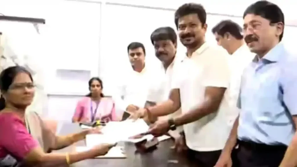 மீண்டும் சேப்பாக்கம்: வேட்புமனு தாக்கல் செய்த உதயநிதி ஸ்டாலின்!