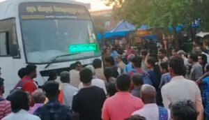10 மணி நேரத்திற்கும் மேலாக பேருந்துகள் வரவில்லை! போராட்டத்தில் குதித்த மதுரை மக்கள்