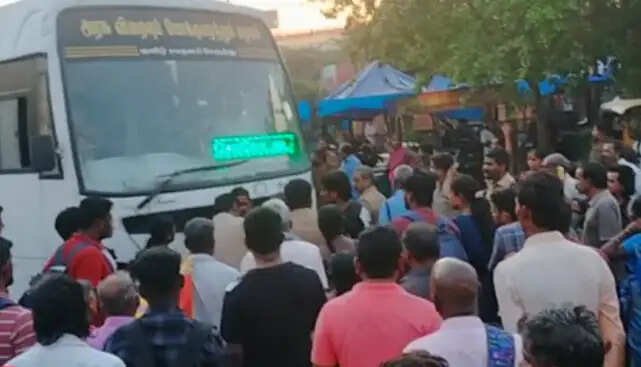 10 மணி நேரத்திற்கும் மேலாக பேருந்துகள் வரவில்லை! போராட்டத்தில் குதித்த மதுரை மக்கள்