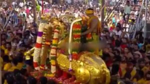 பக்தர்கள் பரவசம்..!! பச்சை பட்டுடுத்தி வைகையில் எழுந்தருளினார் கள்ளழகர்..!!