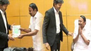 மூத்த தலைவருக்கு முதல்வர் விஜய் கொடுத்த உச்சக்கட்ட மரியாதை! – நெகிழ்ந்து போன அமைச்சர் செங்கோட்டையன்!  கோட்டை வட்டாரத்தை அதிர வைத்த அந்த  நிமிடம்..!! 