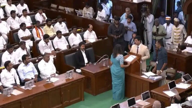 #BREAKING : அமைச்சர் கீர்த்தனா மட்டும் பதவியேற்கவில்லை..!!
