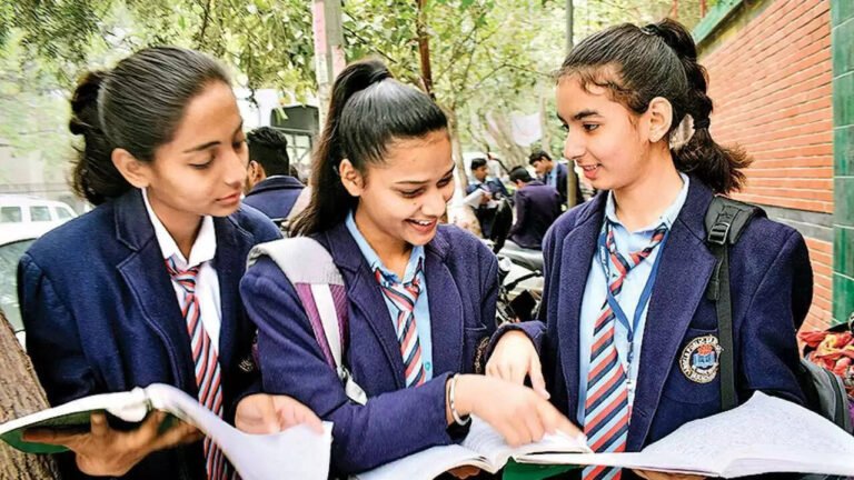 9, 10ம் வகுப்பு சிபிஎஸ்இ மாணவர்கள் இனி 3 மொழிகள் படிப்பது கட்டாயம்!