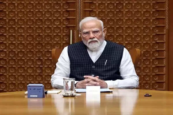வெளியே செல்லும்போது மறக்காமல் தண்ணீர் எடுத்து செல்லுங்கள்..! – பிரதமர் மோடி முக்கிய அறிவுரை..!