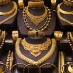 தங்கம் விலையில் திடீர் சரிவு…. இன்று என்ன ரேட் தெரியுமா….?