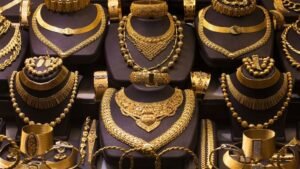தங்கம் விலையில் திடீர் சரிவு…. இன்று என்ன ரேட் தெரியுமா….?
