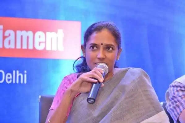 108 இடங்களில் வென்ற தவெகவை அழைக்காமல், ஒரு இடத்தில் வென்ற பாஜகவை ஆட்சியமைக்க அழைக்க முடியுமா?- ஜோதிமணி காட்டம்